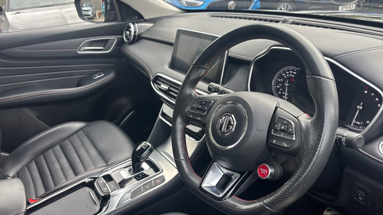 MG Hs 1.5 T-GDI Exclusive 5dr DCT Petrol Hatchback